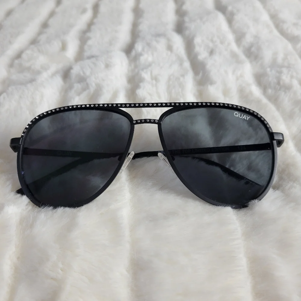 QUAY // ltd ed lizzo luxe rhinestone aviators matte black frame smoke lenses